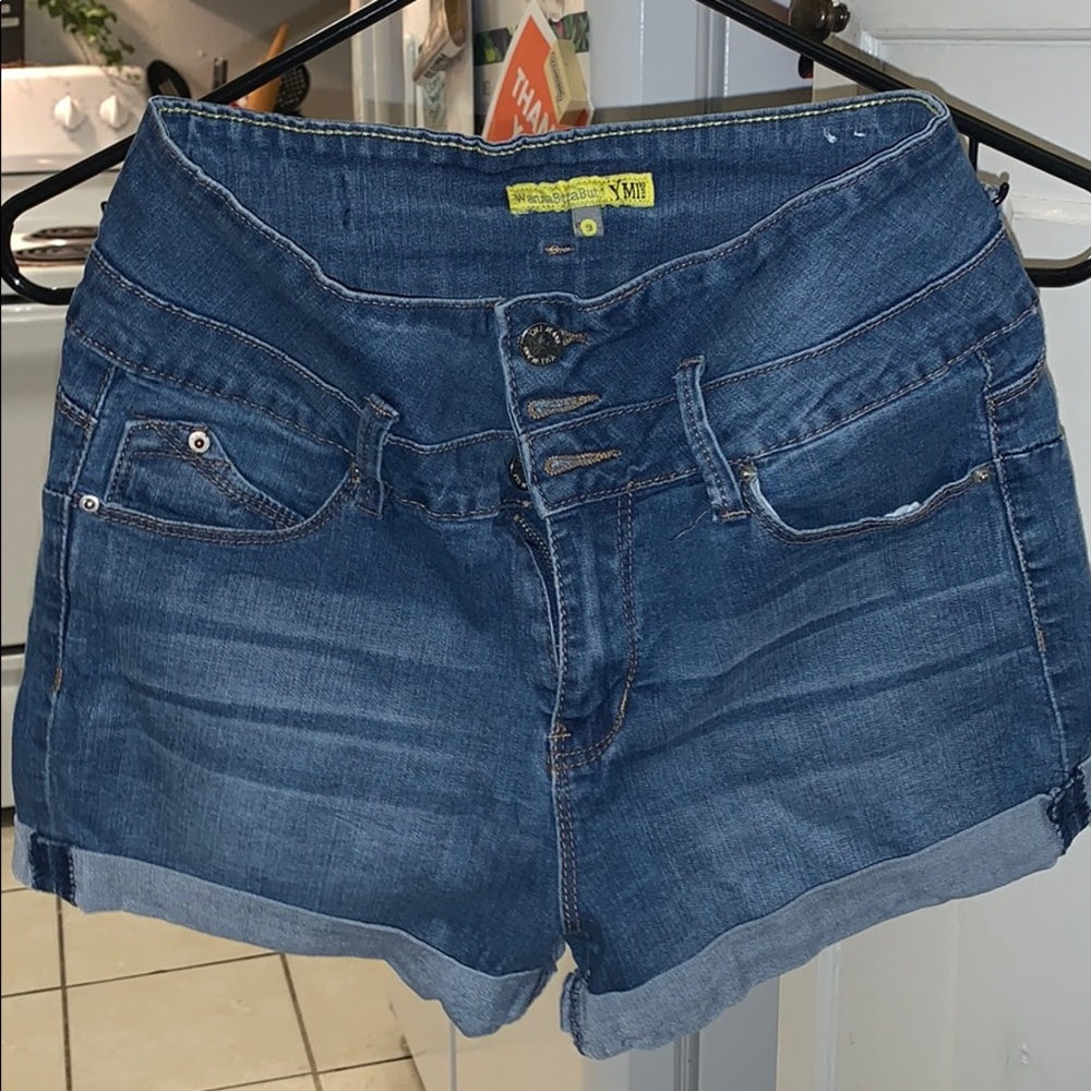 “Wanna betta butt” jean shorts